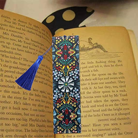 बुक के पेज को मार्क करने के लिए एक बुकमार्क कैसे बनाएँ - 2